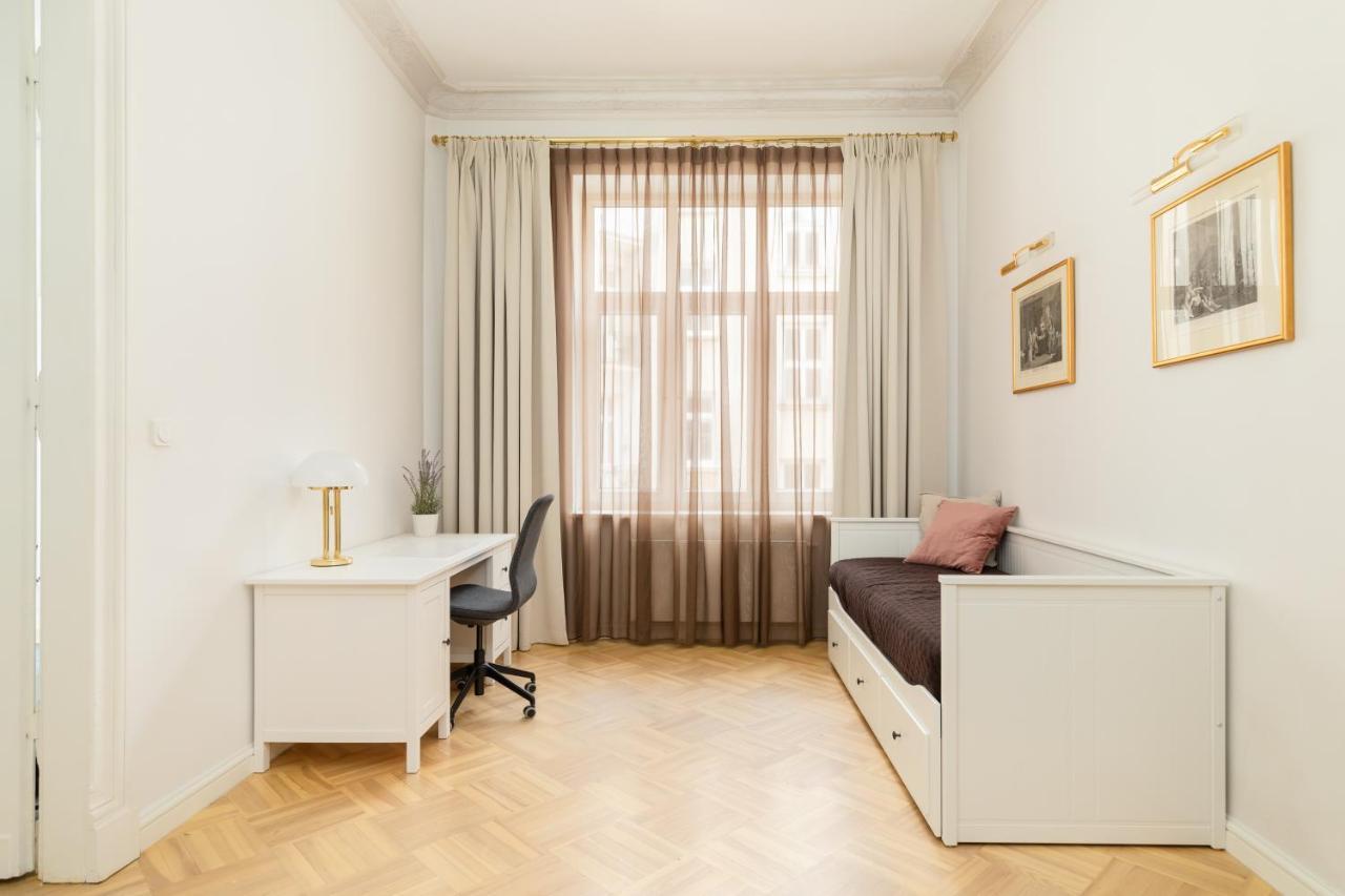 Marszalkowska 58 - Classy Two Bedroom Apartment With Balcony By Noclegi Renters Варшава Екстериор снимка
